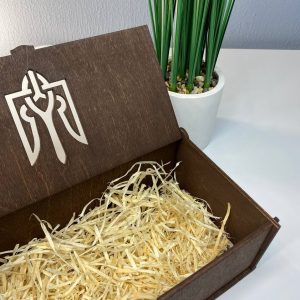 Коробка для подарунка дерев'яна з кришкою і гербом України 25х12,5х7,3 см, патріотична коробка