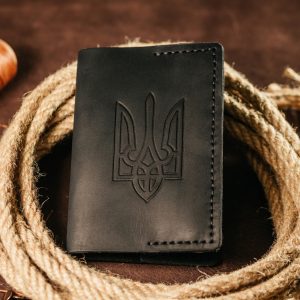 Паспортниця Чорна Тризуб шкіряна, стильний практичний чохол зі шкіри з тисненням, обкладинка на паспорт