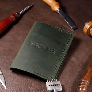 Паспортниця Home шкіряна Зелена, модна обкладинка на паспорт, практичний чохол зі шкіри з тисненням
