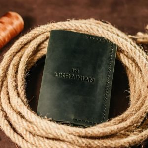 Паспортниця UA шкіряна Зелена з тисненням, модна обкладинка на паспорт, практичний чохол зі шкіри
