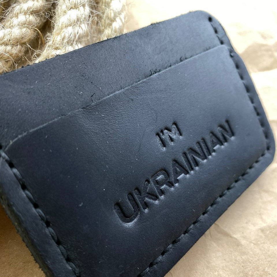 Картхолдер шкіряний Чорний із тисненням UA, стильний органайзер чохол зі шкіри для 4 банківських карток — изображение 2